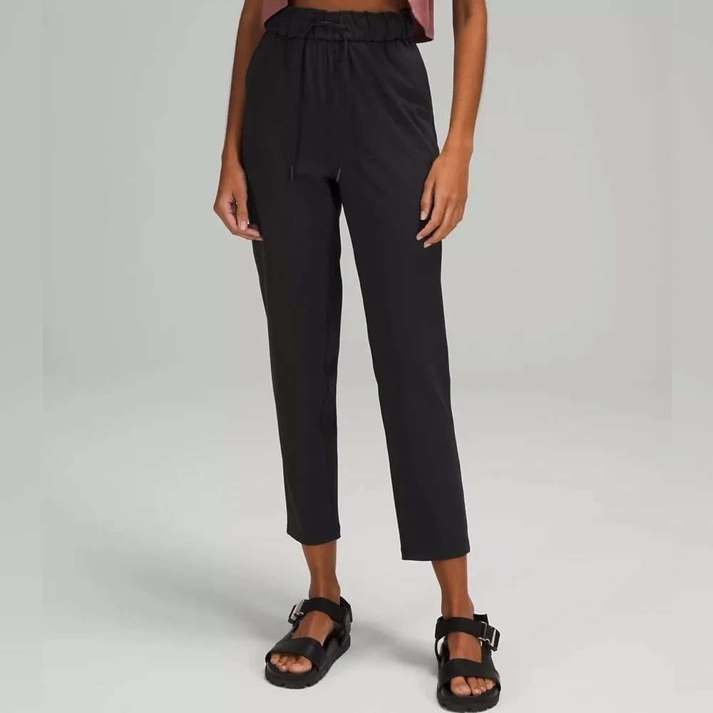 Lululemon Women’s Black Stretch High-Rise Pant 7/8 Length - 4